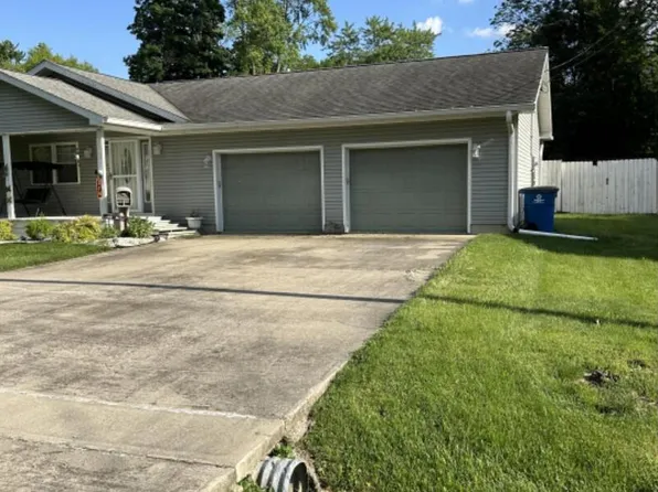 319 W Locust St, Olney, IL 62450