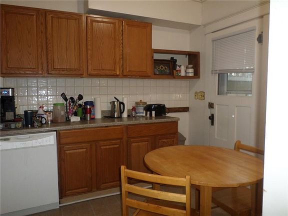 3rd image of 213 E Elm St