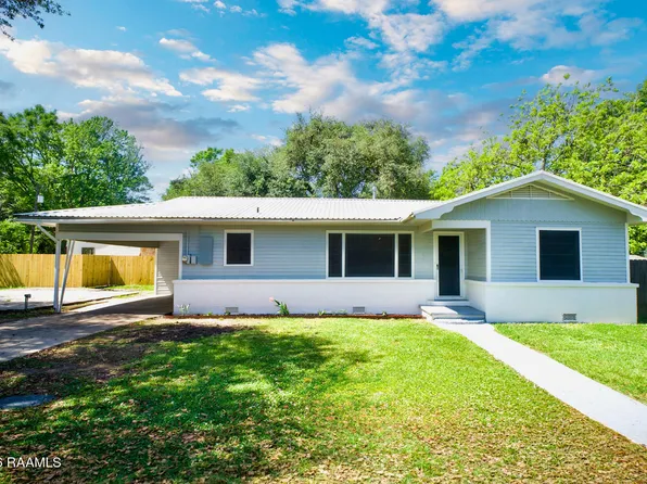 404 9th St, Breaux Bridge, LA 70517