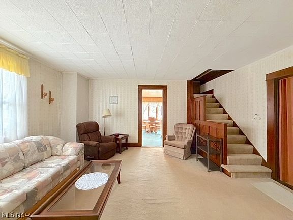 4th image of 208 W Main St