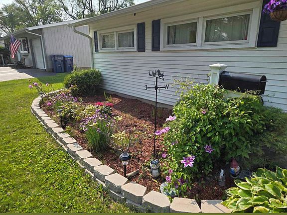3rd image of 18323 W Woodland Ter
