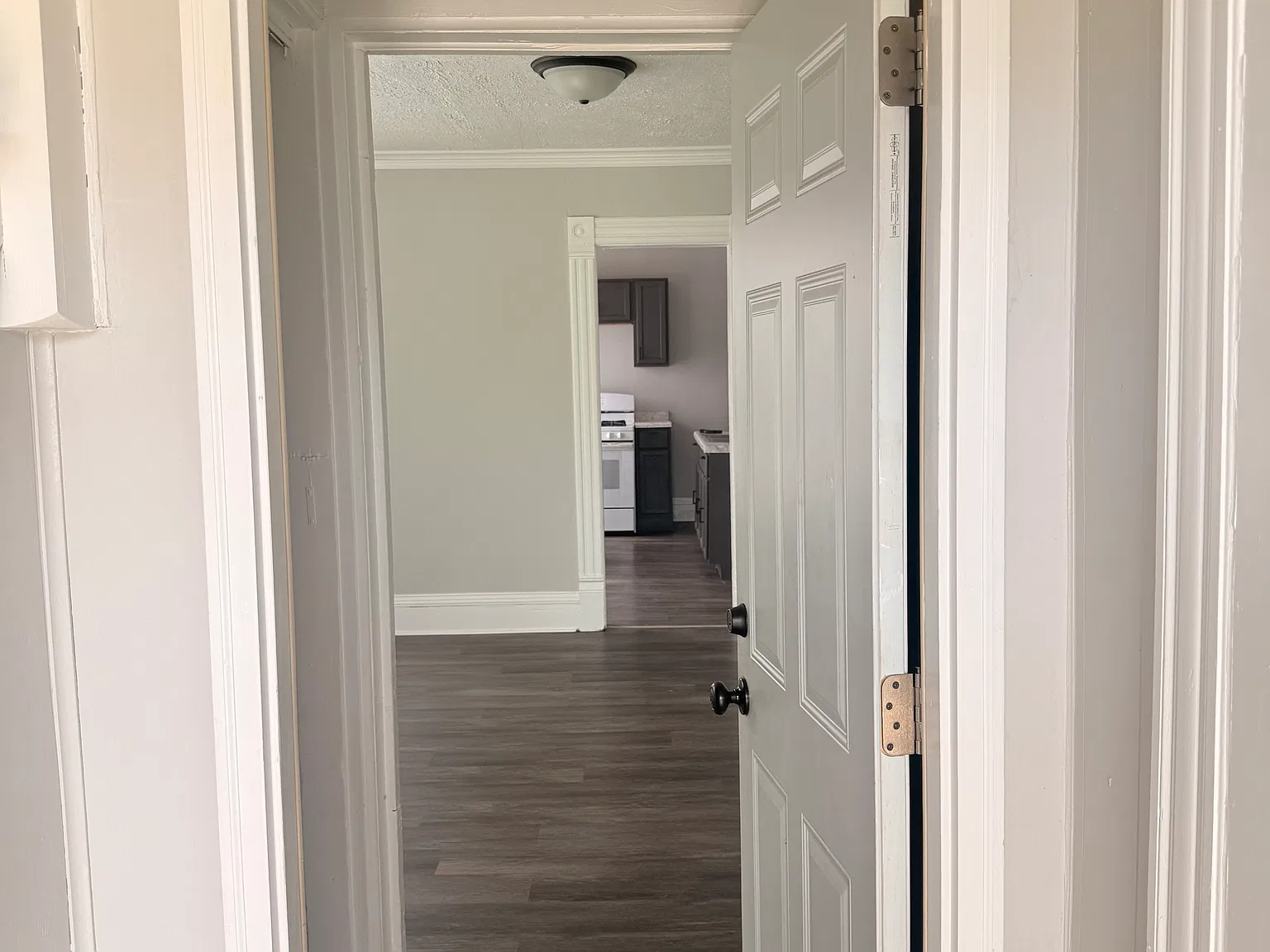 3 bed, 1000 sqft, $1,300 — Photo 2