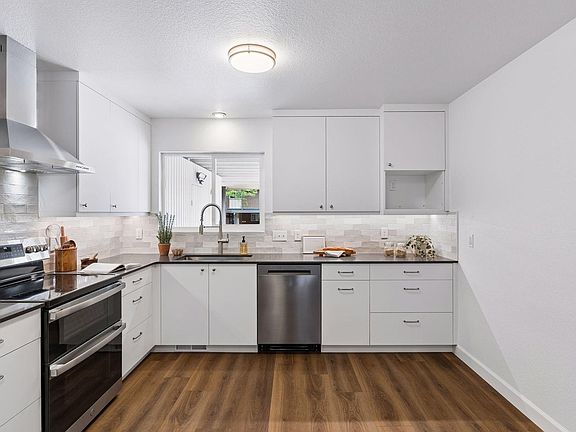 3rd image of 1494 Greenbriar Blvd