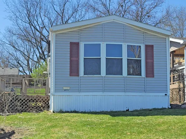 613 Polk St #13, De Soto, IA 50069