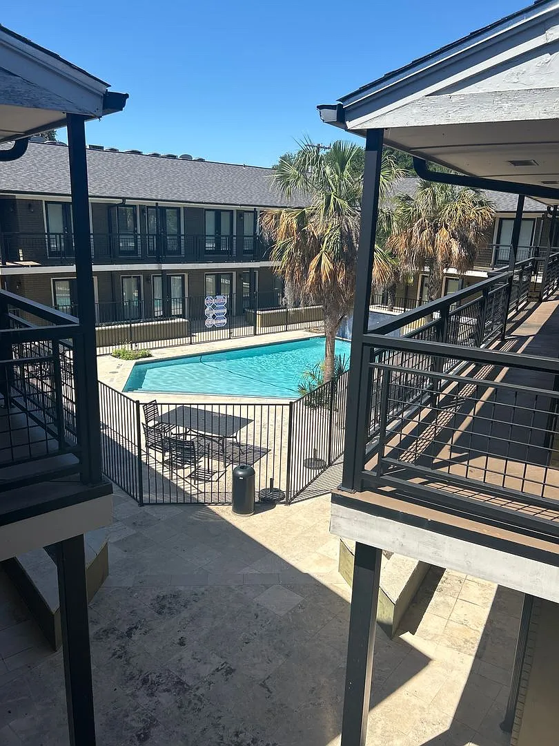 2 bed, 873 sqft, $1,700 — Photo 3