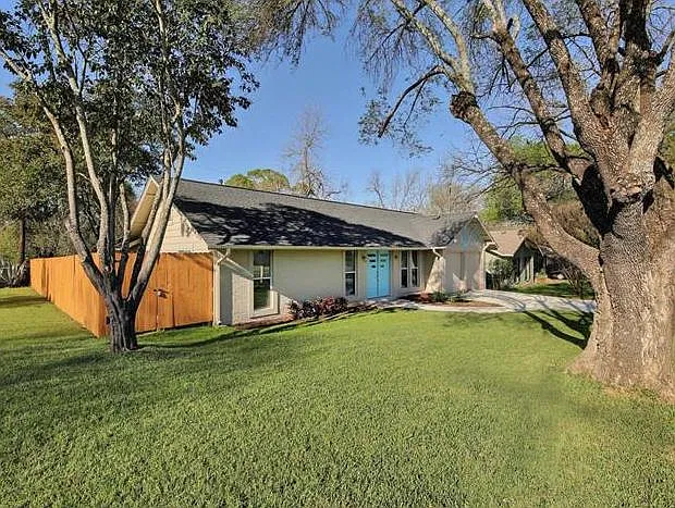 3007 Rogge Ln — Photo 3