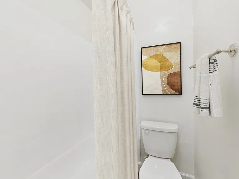 Roscoe Terrace — Photo 10