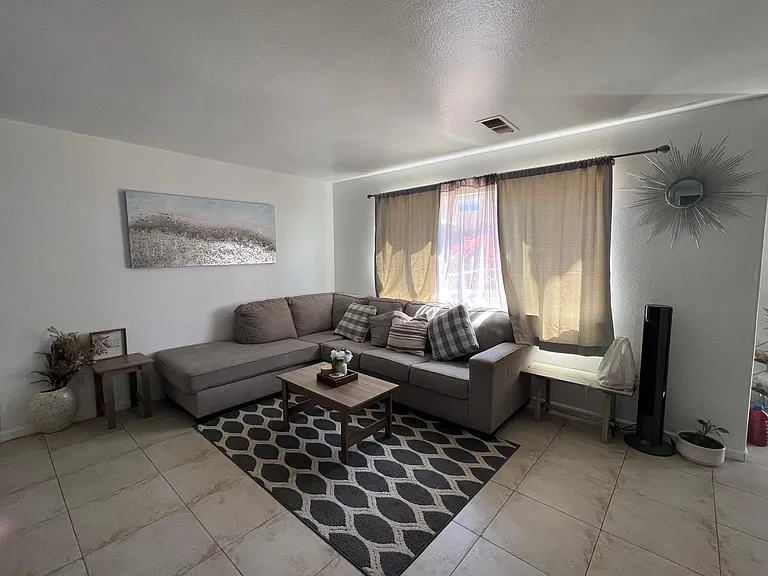 1124 Vista Ave — Photo 4