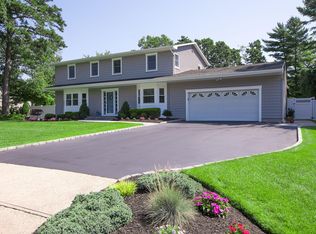 7 Jacqueline Ct, Port Jefferson Station, NY 11776