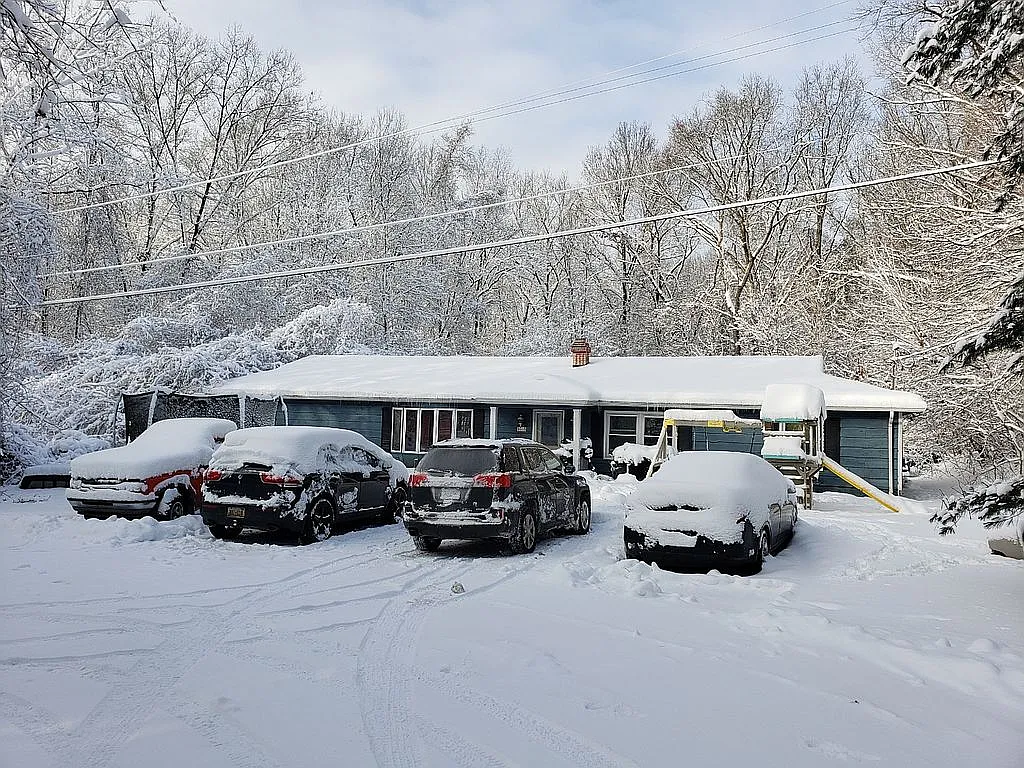 3553 E B Ave photo 1