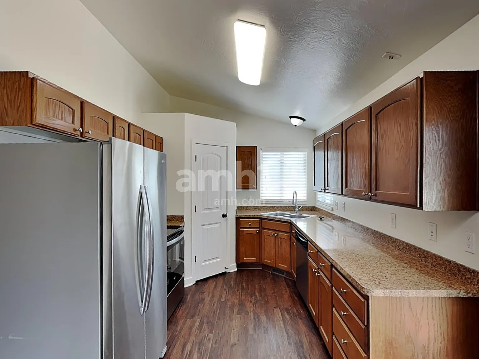 5 bed, 3.0 bath, 2388 sqft, $2,730 — Photo 3