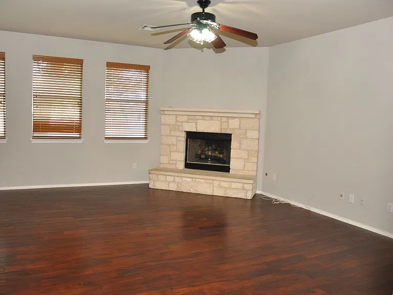 507 Las Colinas Dr — Photo 7