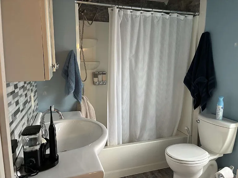 1006 Graham Ave — Photo 13