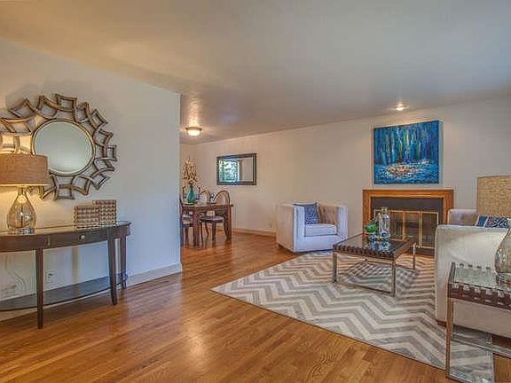 4th image of 105 Henning Ct