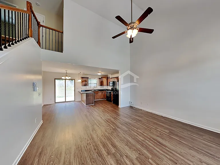 484 Albion Cir — Photo 6