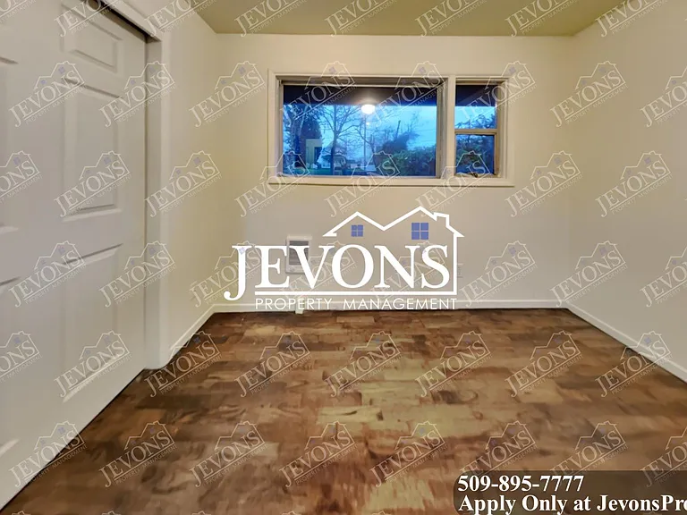 3571 E B St — Photo 10
