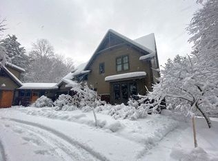 1018 Sinclair Dr, Stowe, VT 05672