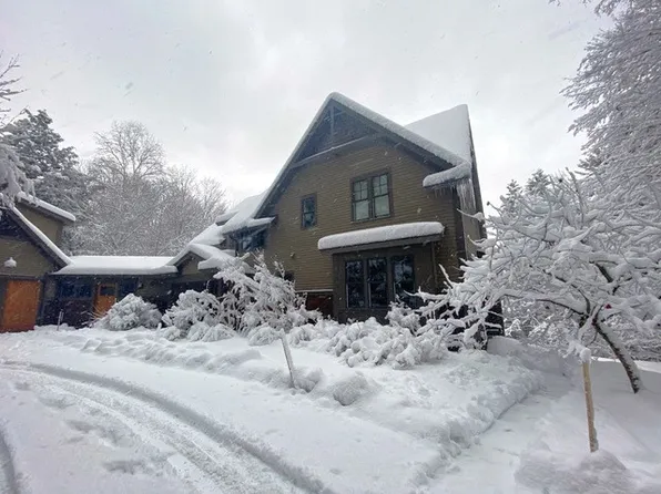 1018 Sinclair Dr, Stowe, VT 05672