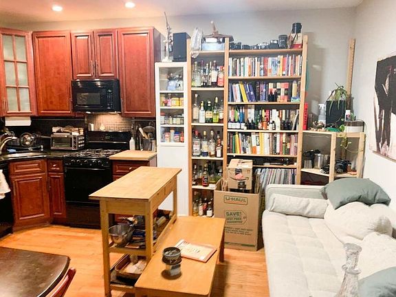 5th image of 522 Leonard St #2