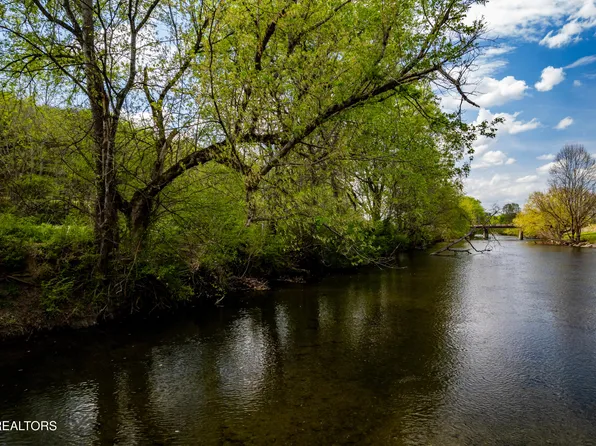 2 Cherohala Skyway, Tellico Plains, TN 37385