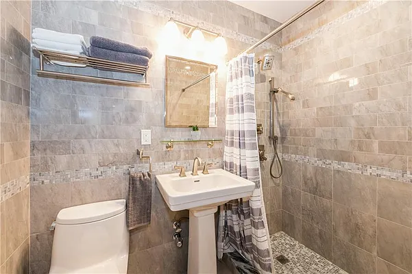 Sold by Remax Edge | media 14