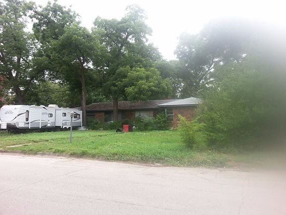 2nd image of 2732 Kingsbury Ave