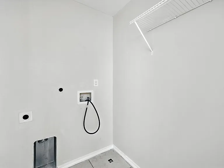 721 E College St — Photo 17