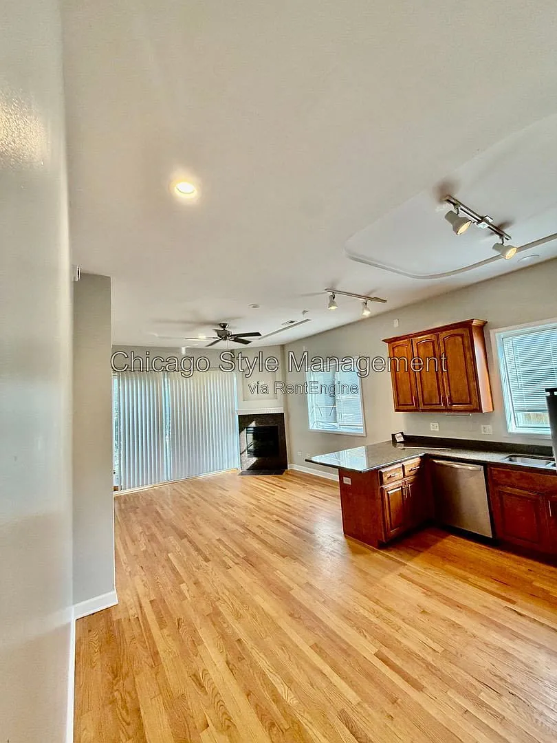 3 bed, 2.0 bath, $2,250 — Photo 2