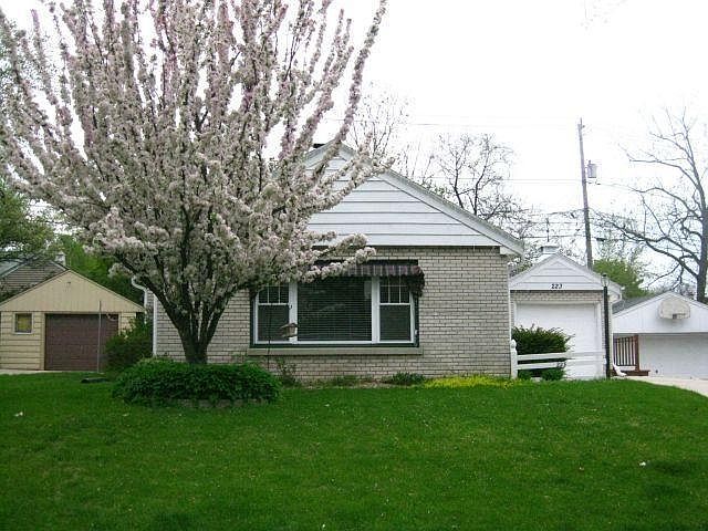 1st image of 223 N 89th St
