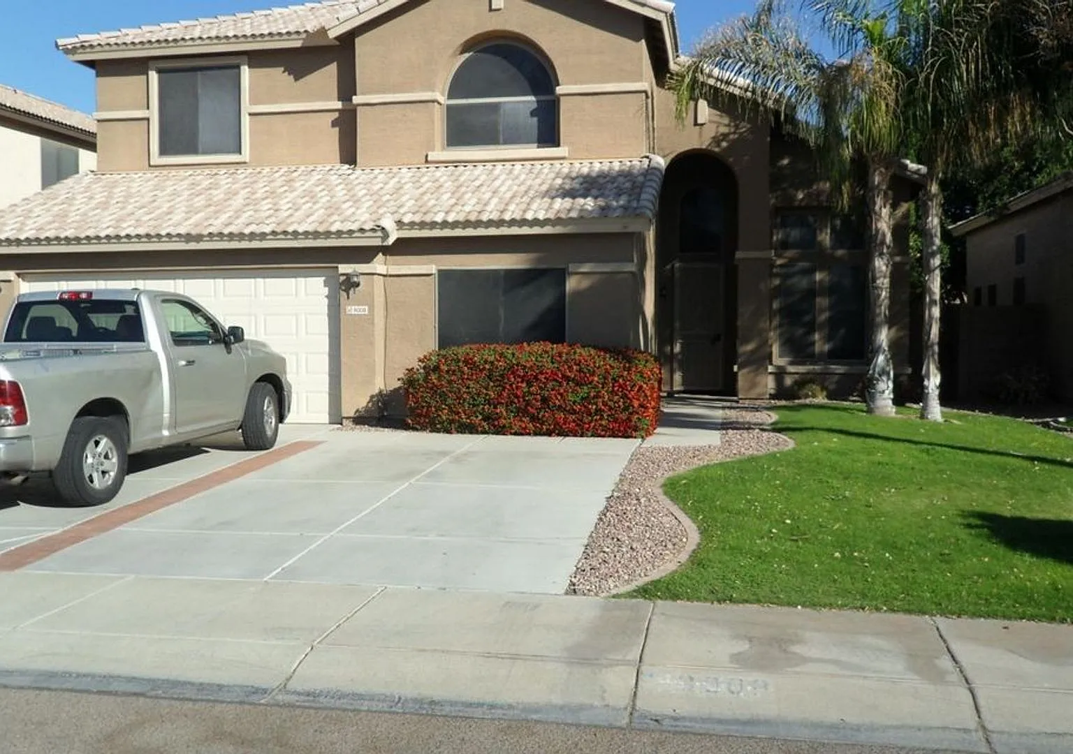Large 5 Bedroom with Sparkling Pool North Peoria! — Photo 1