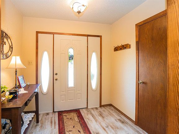 5th image of 1401 W Lake Dr