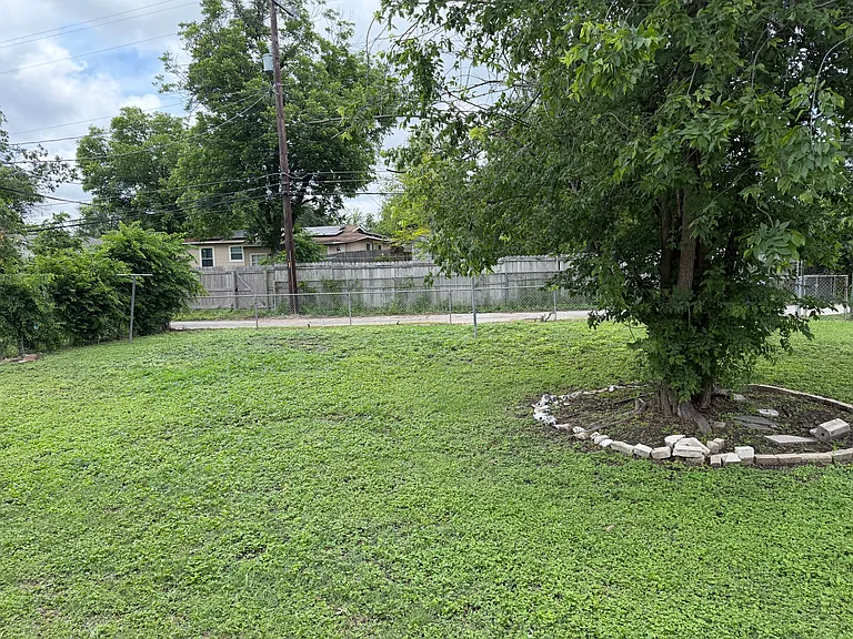 518 Storeywood Dr — Photo 3