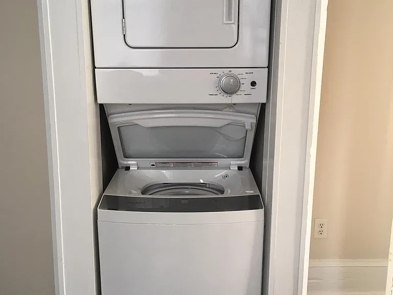Washer/dryer combo in unit