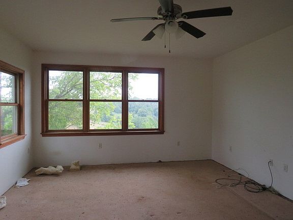 3rd image of 193 Dobbie Ln