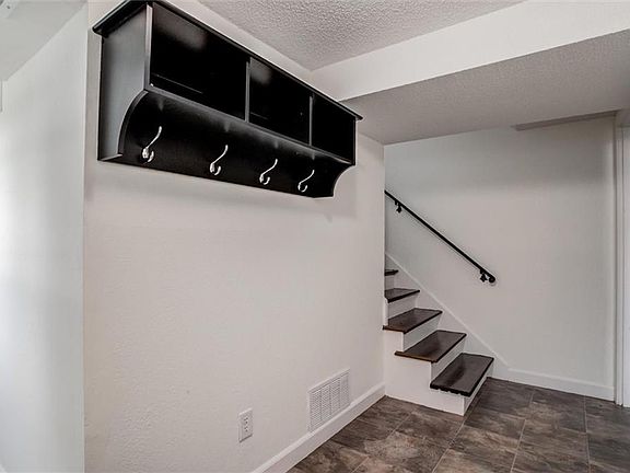 4th image of 518 N 82nd St