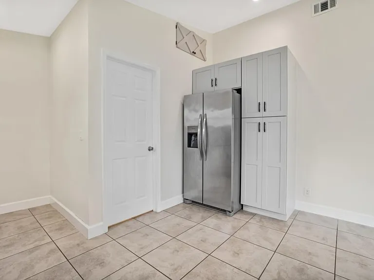 517 Sunrise Ct #B — Photo 8