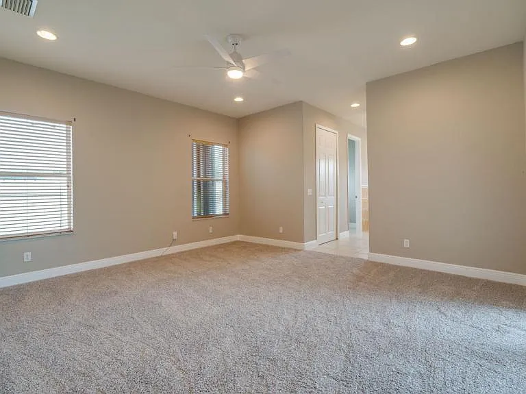 4539 SW 6th Pl — Photo 6