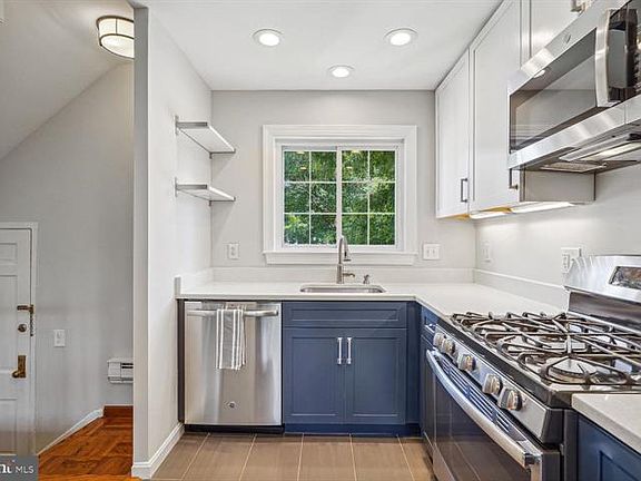 4th image of 3620 Greenway Pl