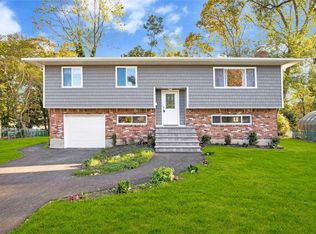 7 Seaver Ct, Smithtown, NY 11787