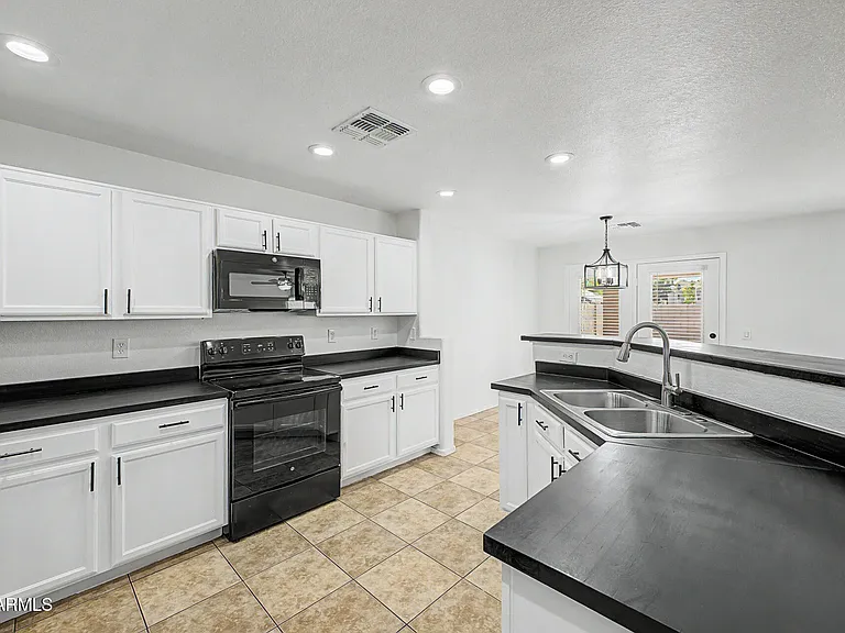742 N 112th Dr — Photo 10