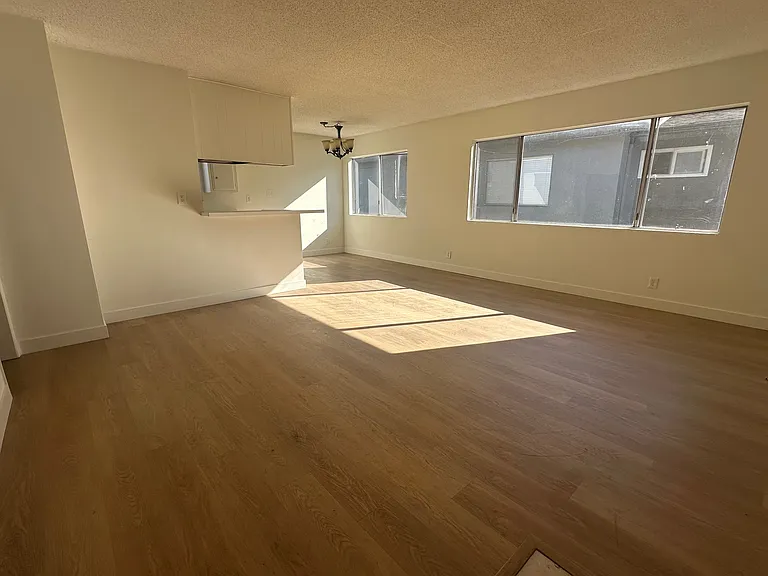 382 Molino Ave #4 — Photo 2