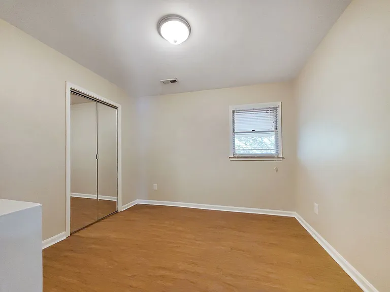 504 University Rdg — Photo 13