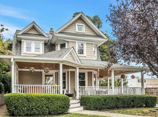 9 N Bayles Ave, Port Washington, NY 11050