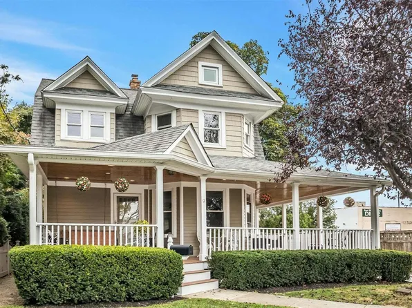 9 N Bayles Avenue, Port Washington, NY 11050