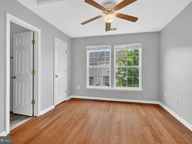 13810 Fareham Ln — Photo 12