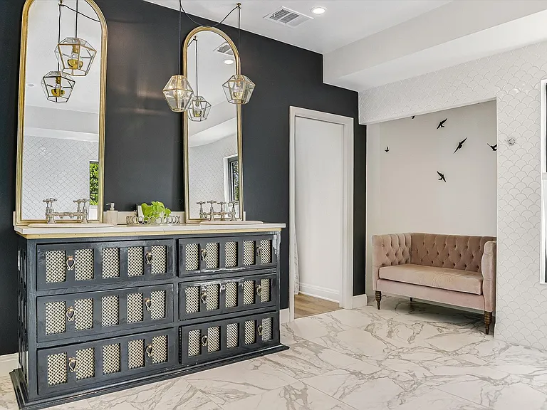 1300 Navasota St — Photo 16