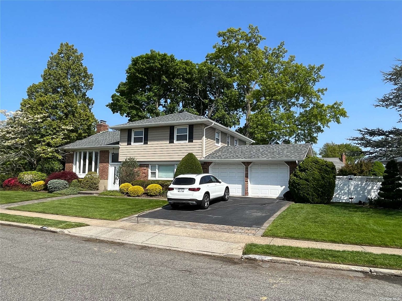 1690 Bard Lane, East Meadow, NY 11554 Zillow