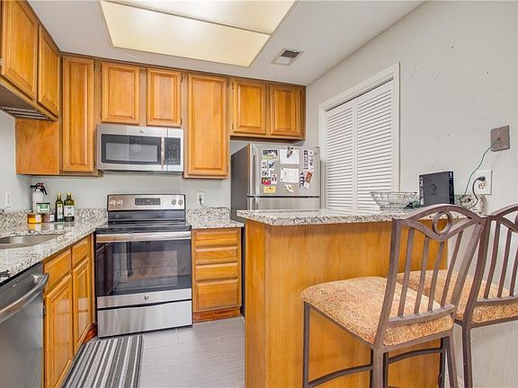 2nd image of 806 W 24th St APT 123