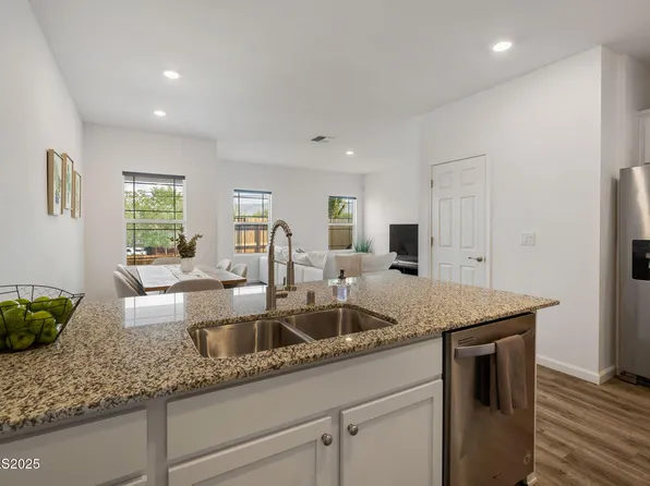 444 Autumn Breeze Cir, Reno, NV 89511