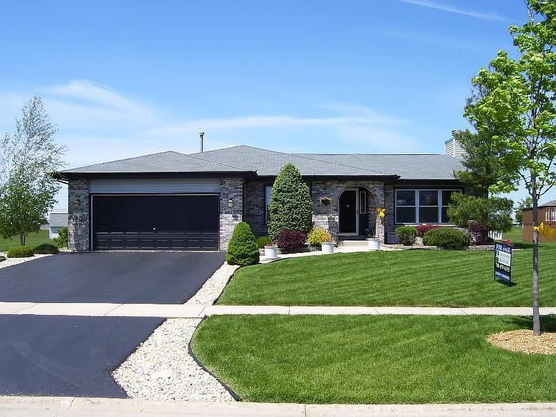 1st image of 981 Wildwood Dr